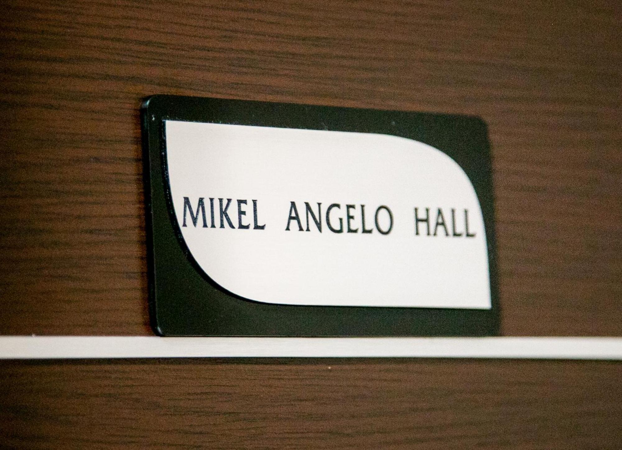 Mikel Angelo Hall Serres Luaran gambar